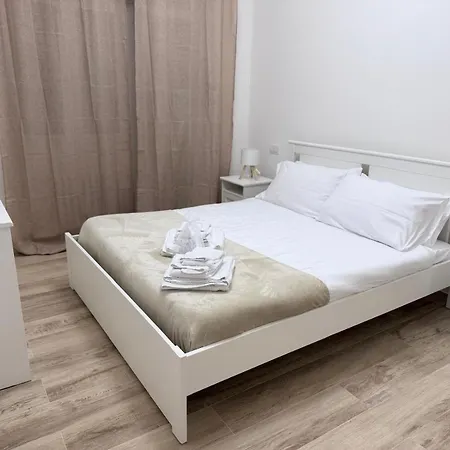 Grimaldi House 64 *
